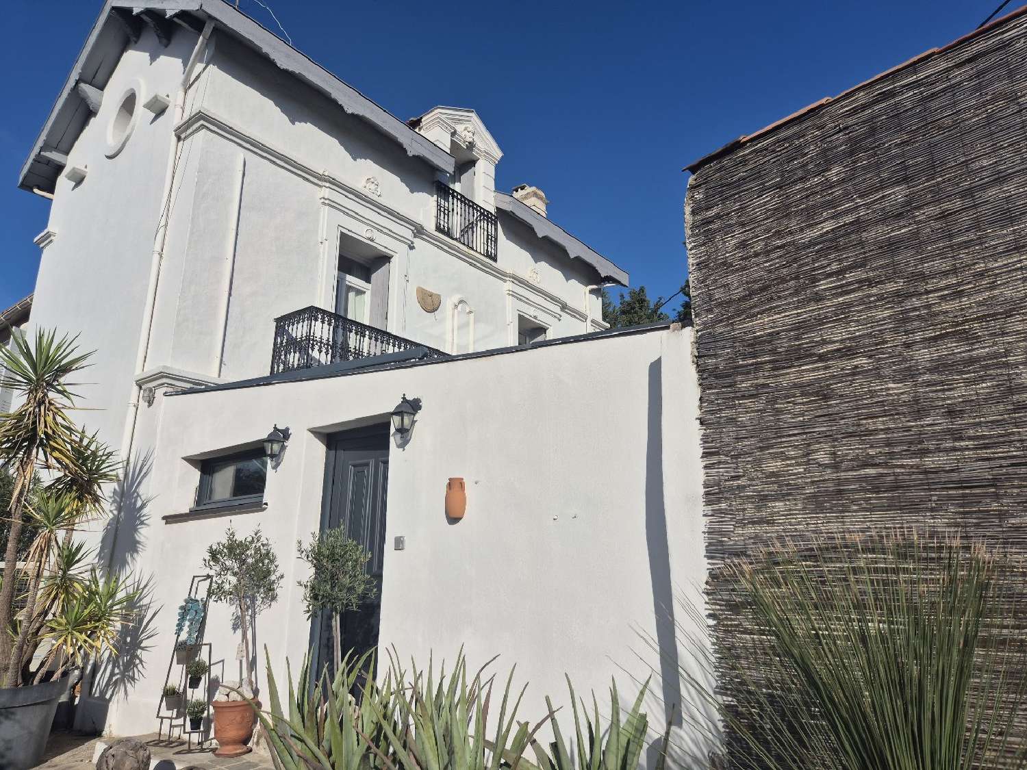  te koop stadshuis Béziers Hérault 1