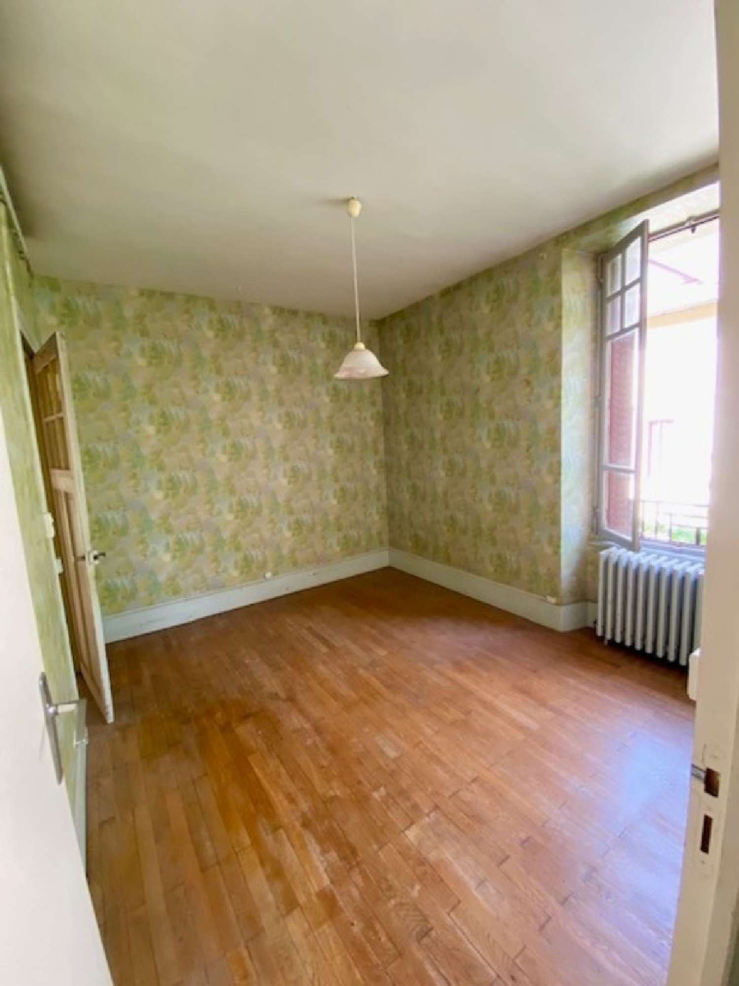  te koop stadshuis Lons-le-Saunier Jura 2