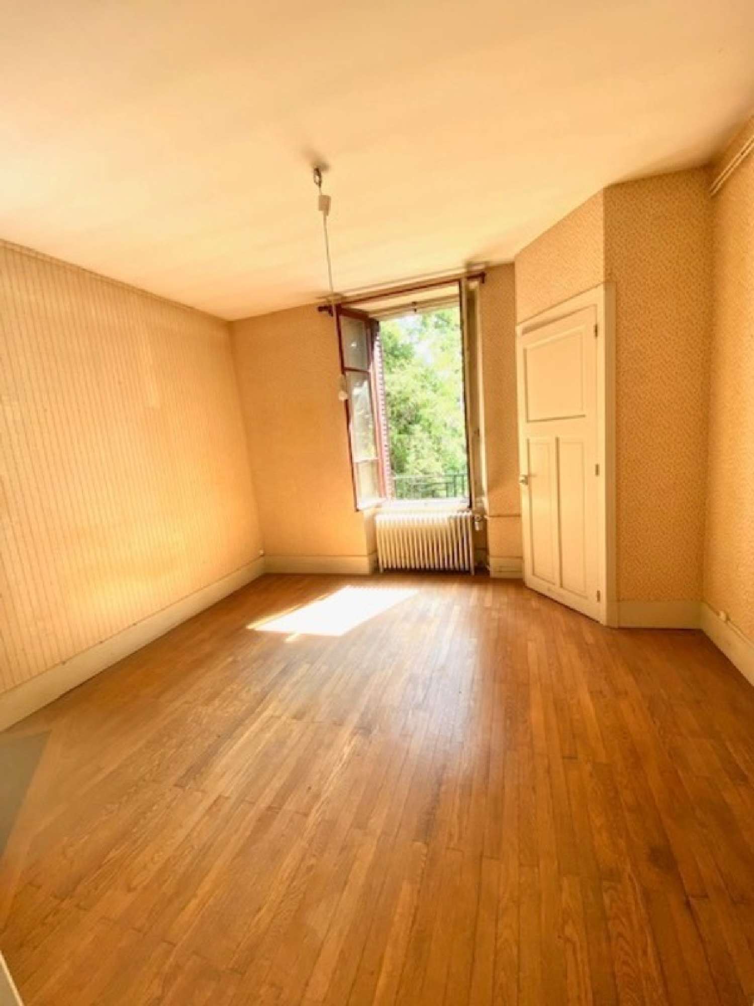  te koop stadshuis Lons-le-Saunier Jura 8