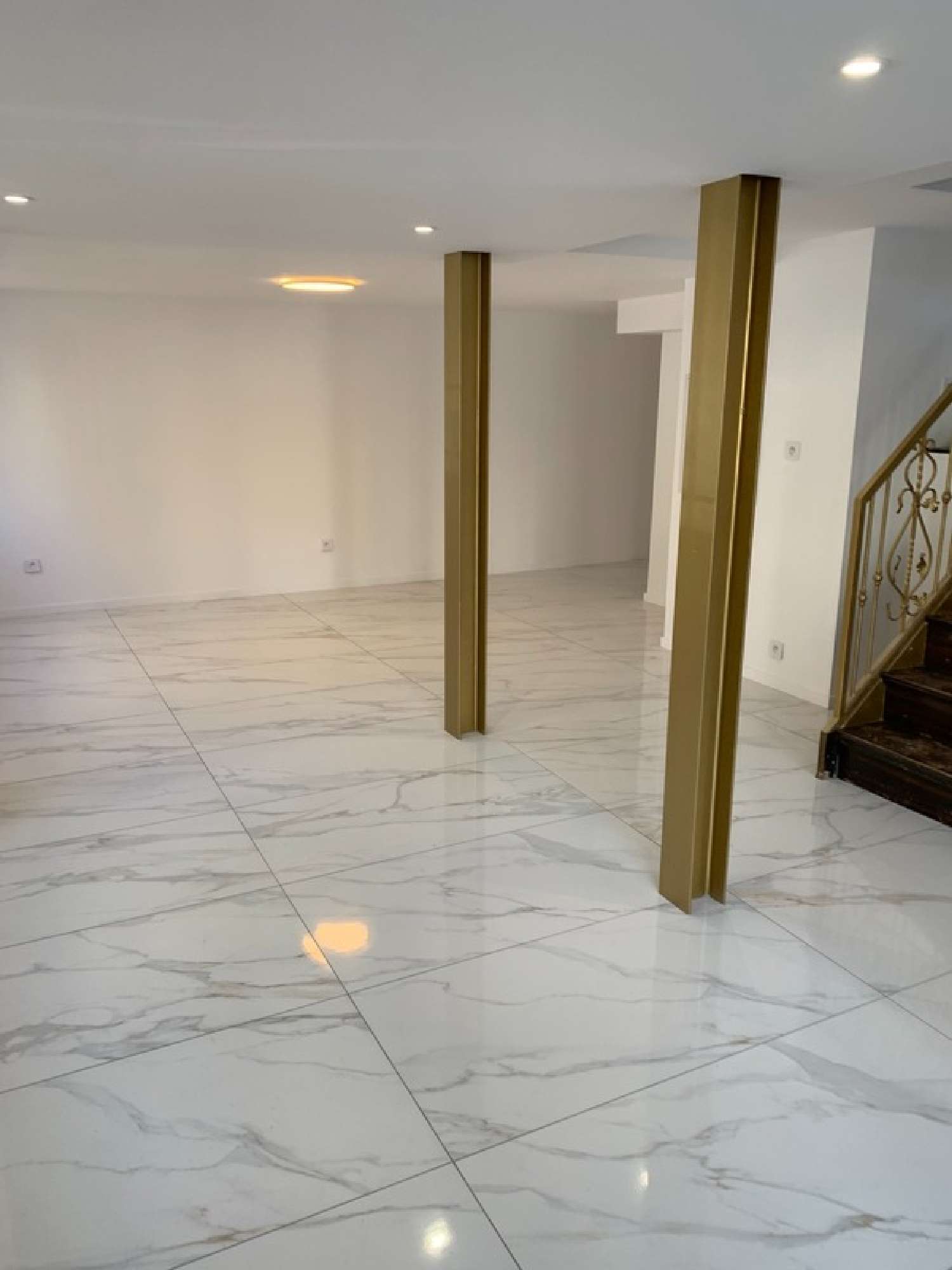  for sale commercial Juan-les-Pins Alpes-Maritimes 4