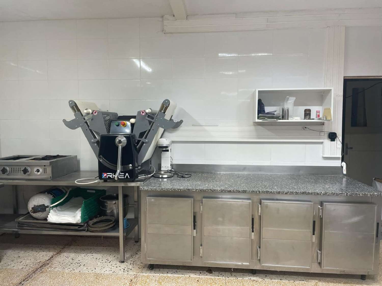  te koop bedrijfsruimte/ kantoor Maraussan Hérault 3