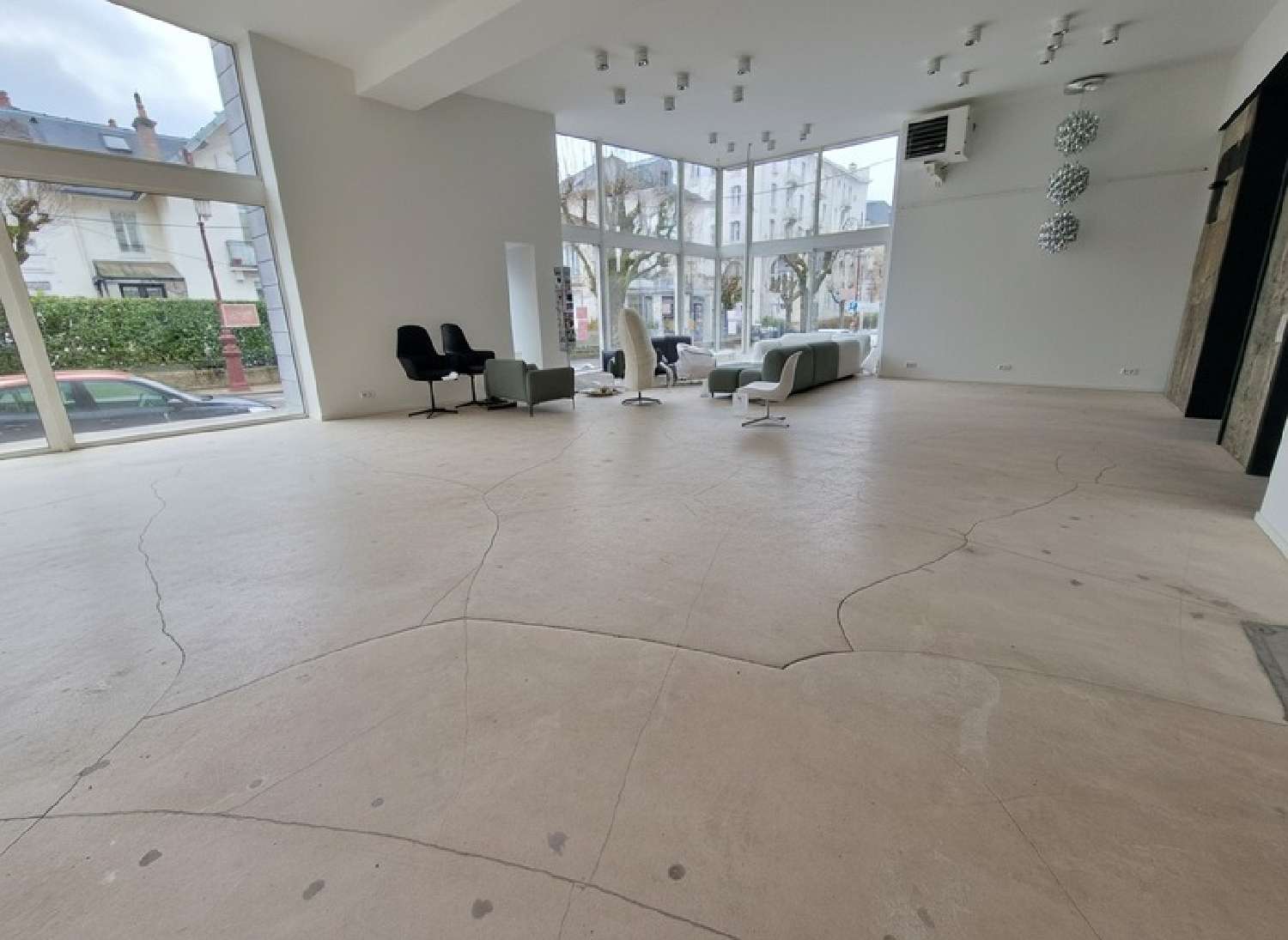  te koop bedrijfsruimte/ kantoor Vittel Vogezen 8