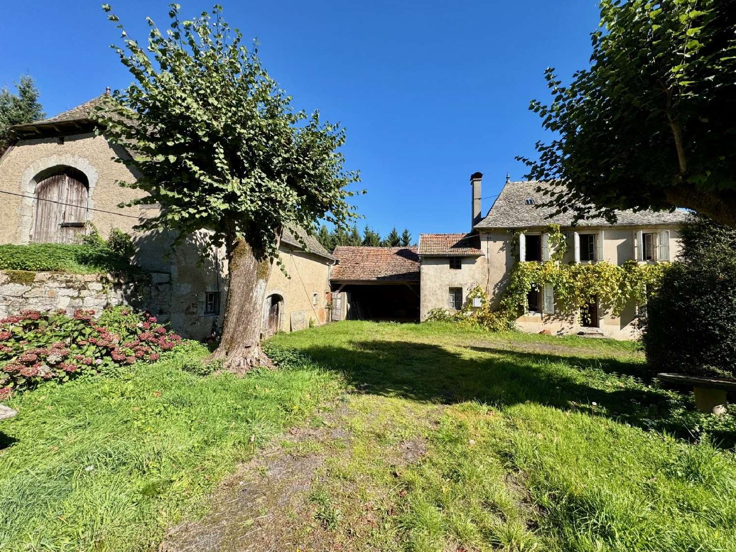  for sale farm Montsalvy Cantal 2