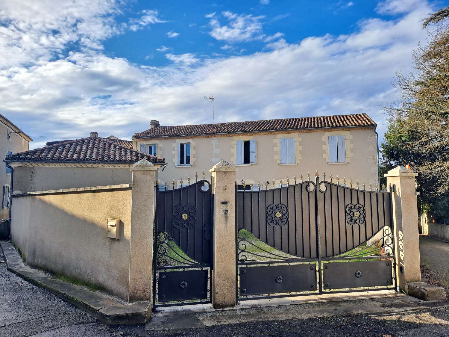  te koop huis Condom Gers 1