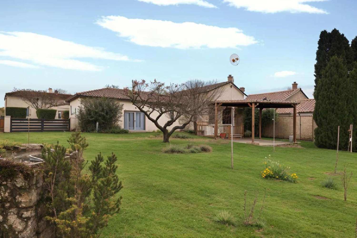 for sale house Saint-Dizant-du-Gua Charente-Maritime 1