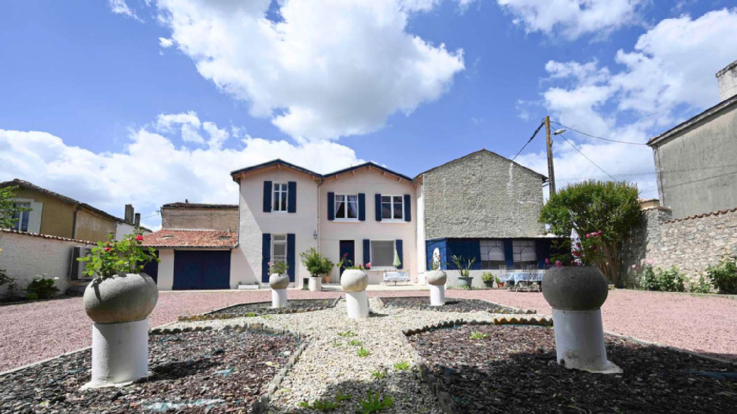  à vendre maison Saint-Jean-d'Angély Charente-Maritime 1