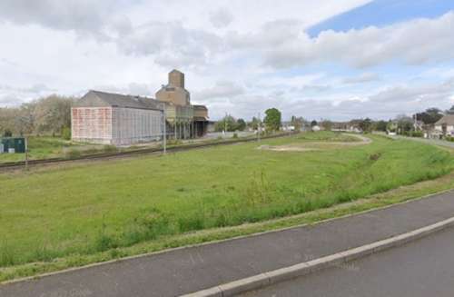 Nérondes Cher terrain foto 7242684