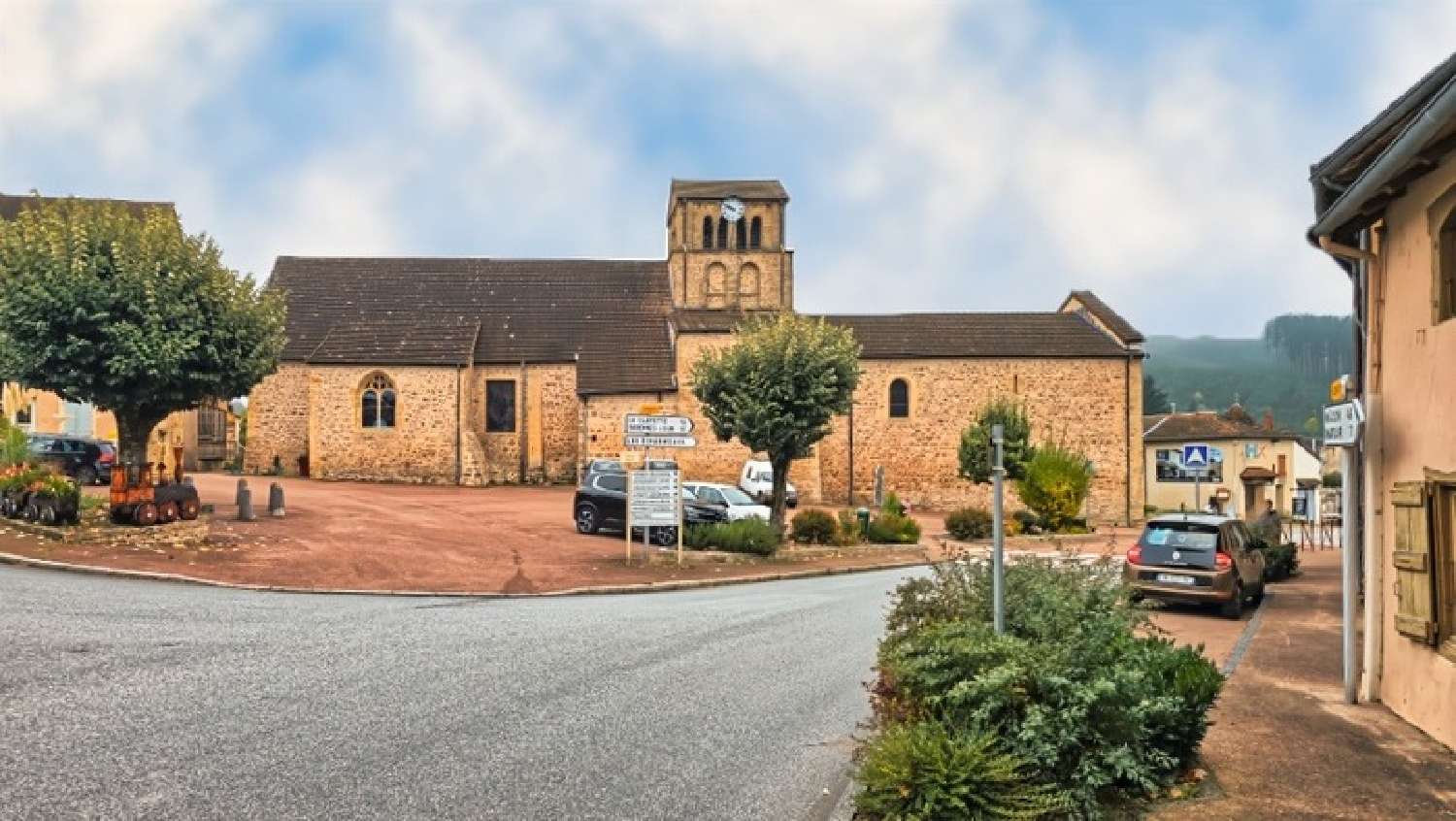  for sale village house Aigueperse Rhône 1