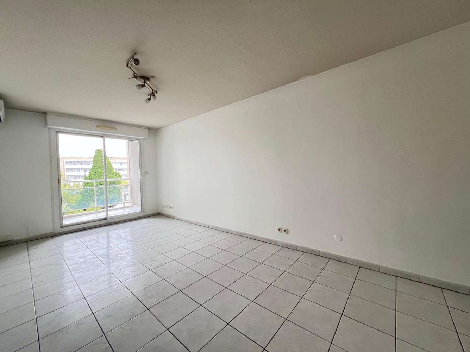 for sale apartment Marseille 5e Arrondissement Bouches-du-Rhône 2