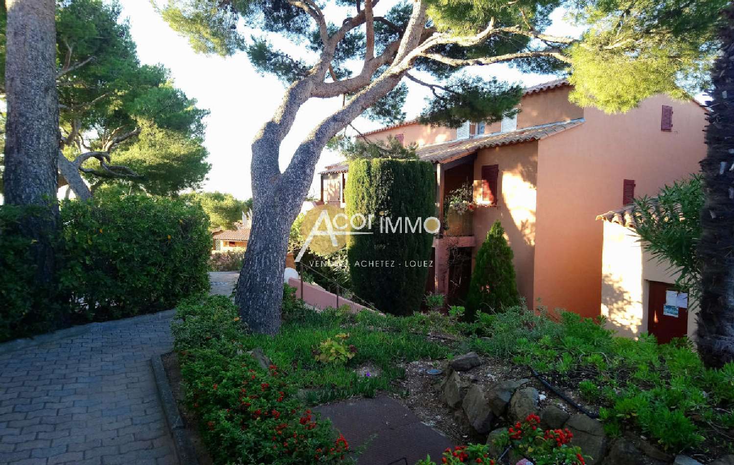 à vendre appartement Saint-Mandrier-sur-Mer Var 2
