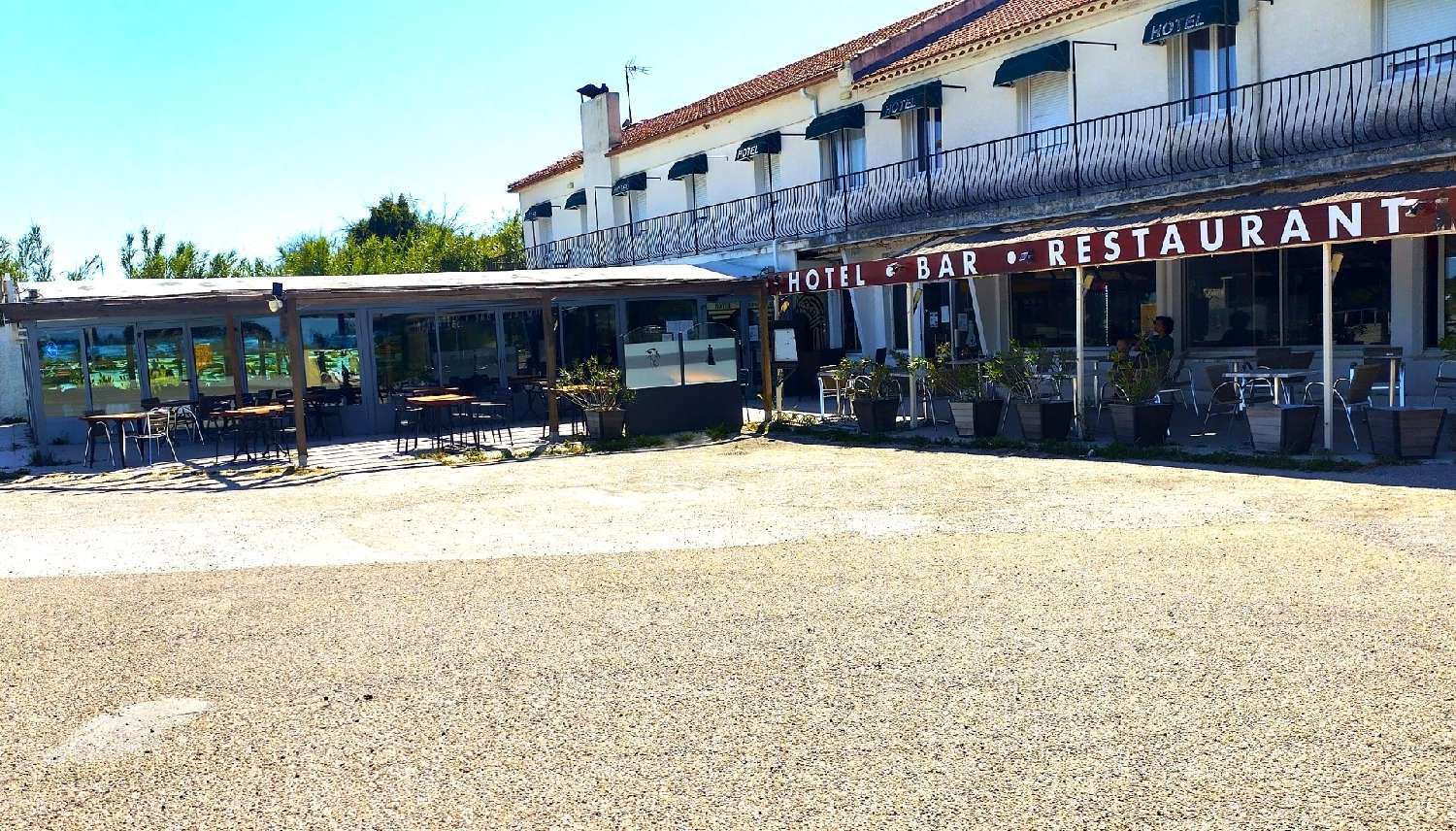 for sale bar cafe Aigues-Mortes Gard 1