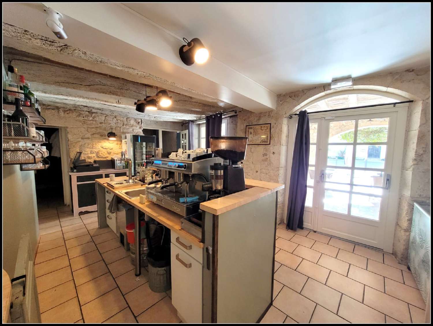 for sale bar cafe La Romieu Gers 4