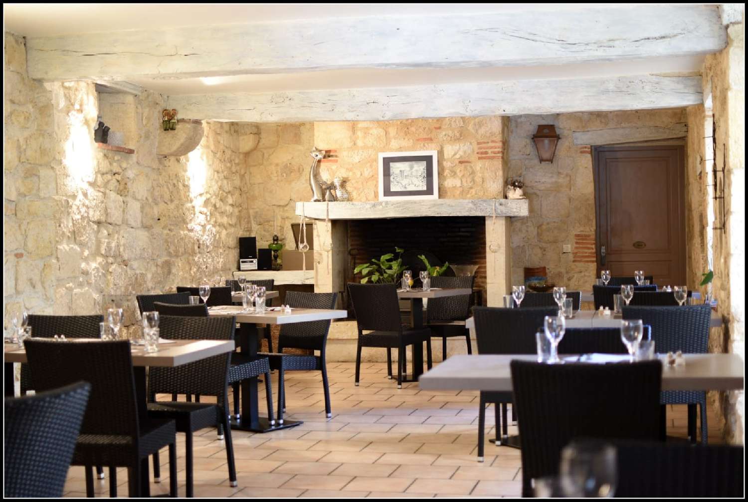 for sale bar cafe La Romieu Gers 5