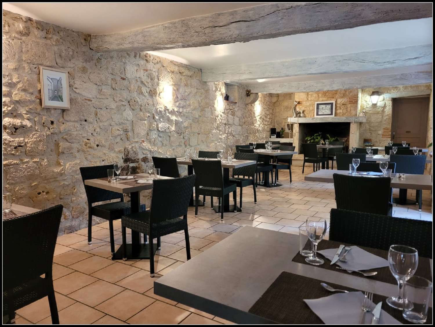 for sale bar cafe La Romieu Gers 6