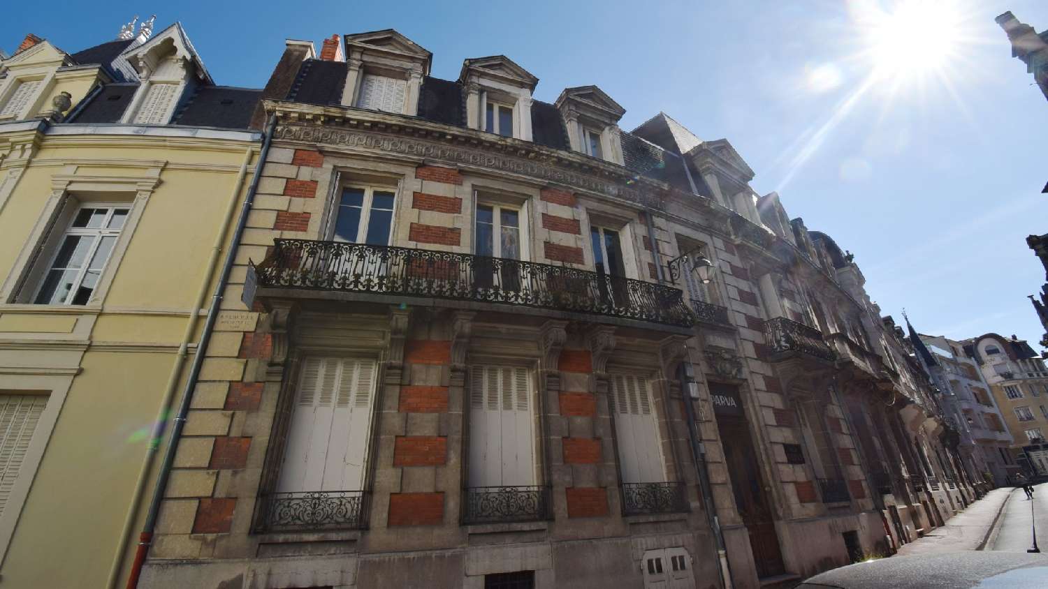 for sale building Vichy Allier 2