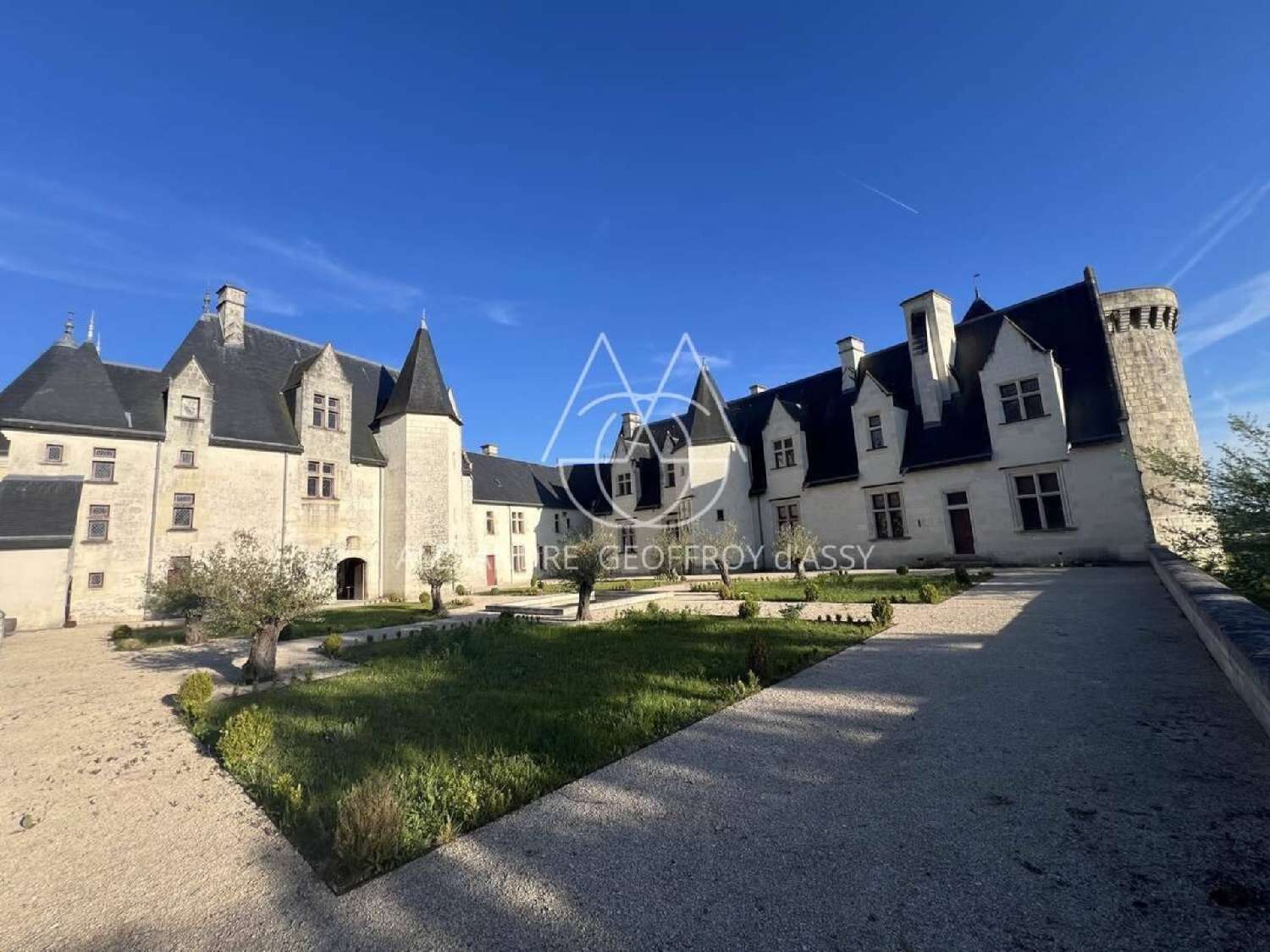 te koop kasteel Le Blanc Indre 3