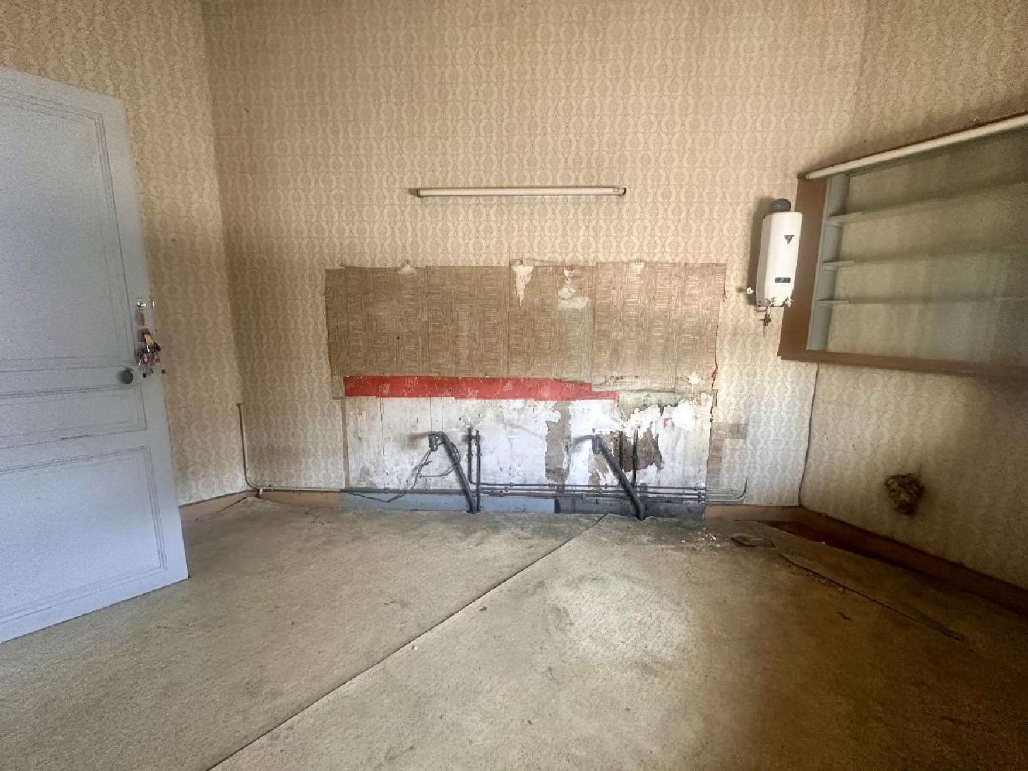 for sale commercial Le Mans Sarthe 2