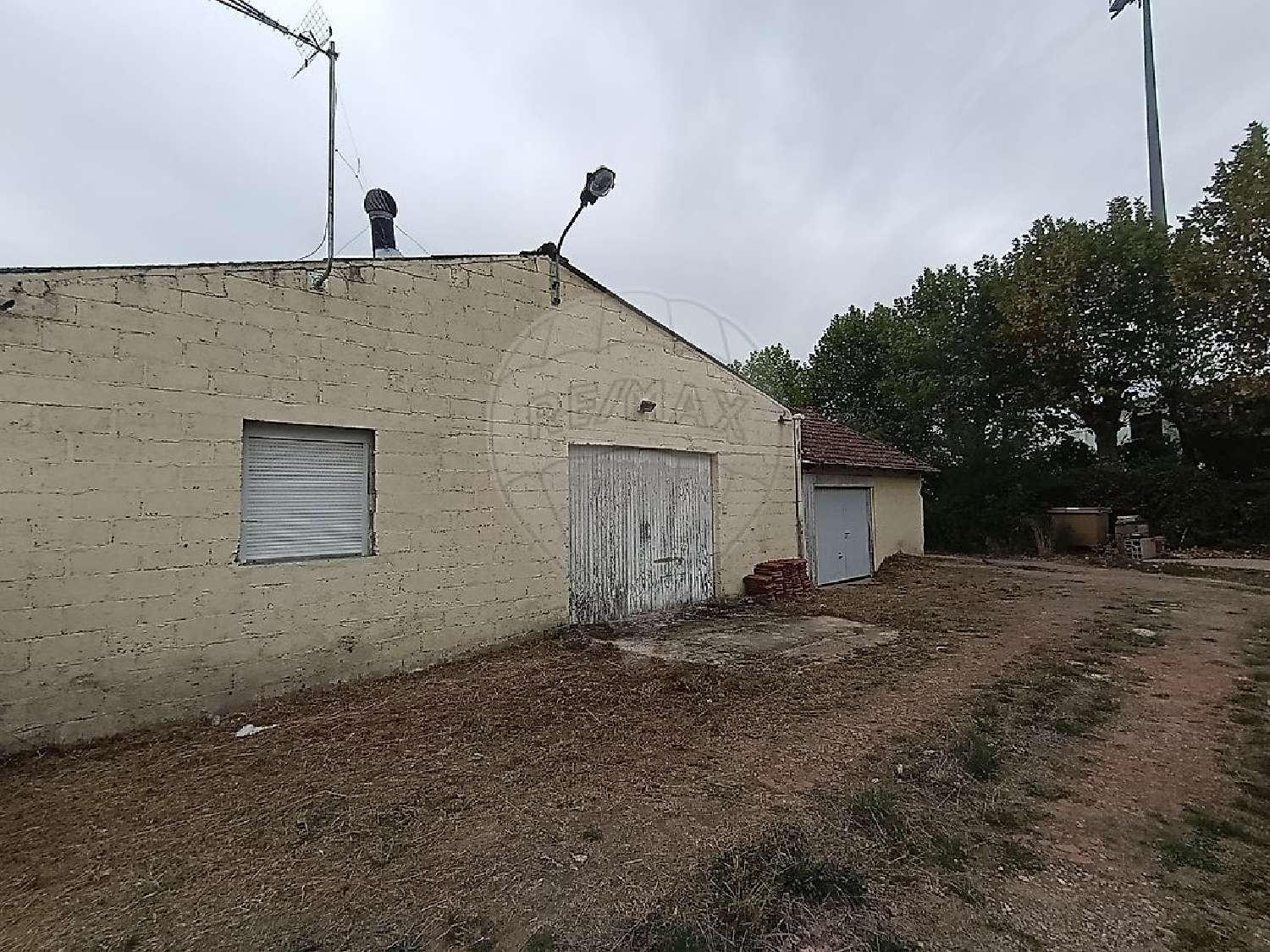  à vendre commerce Saint-Éloi Nièvre 1