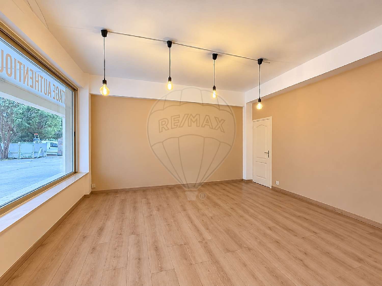 te koop bedrijfsruimte/ kantoor Sanary-sur-Mer Var 2