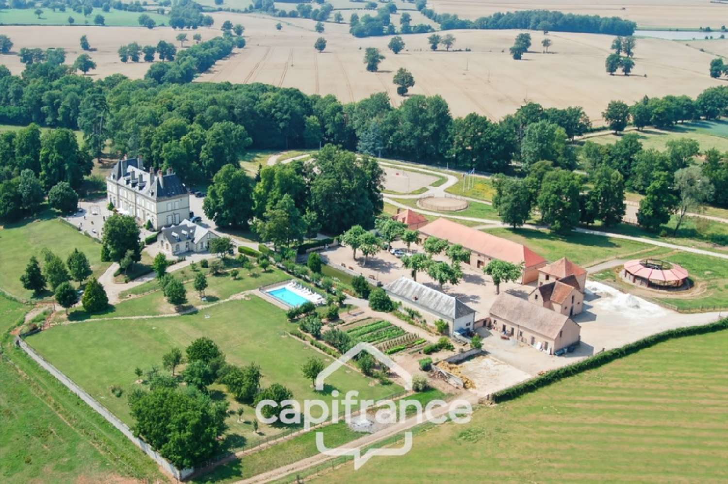 te koop landgoed Ygrande Allier 1