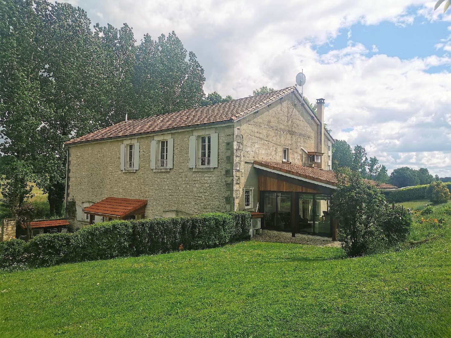  te koop boerderij Lignières-Sonneville Charente 2
