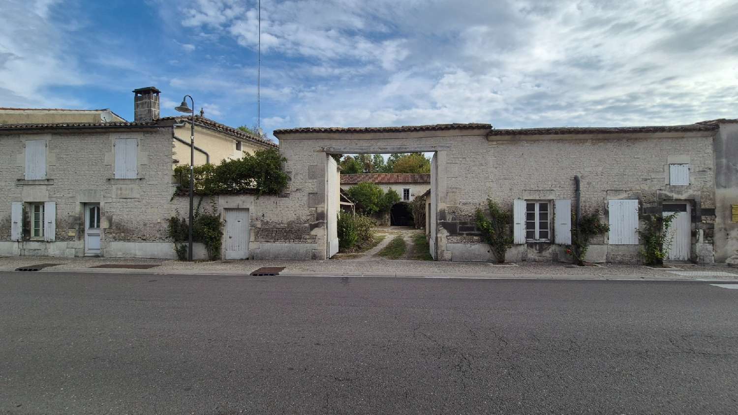 for sale farm Saint-Fort-sur-le-Né Charente 1