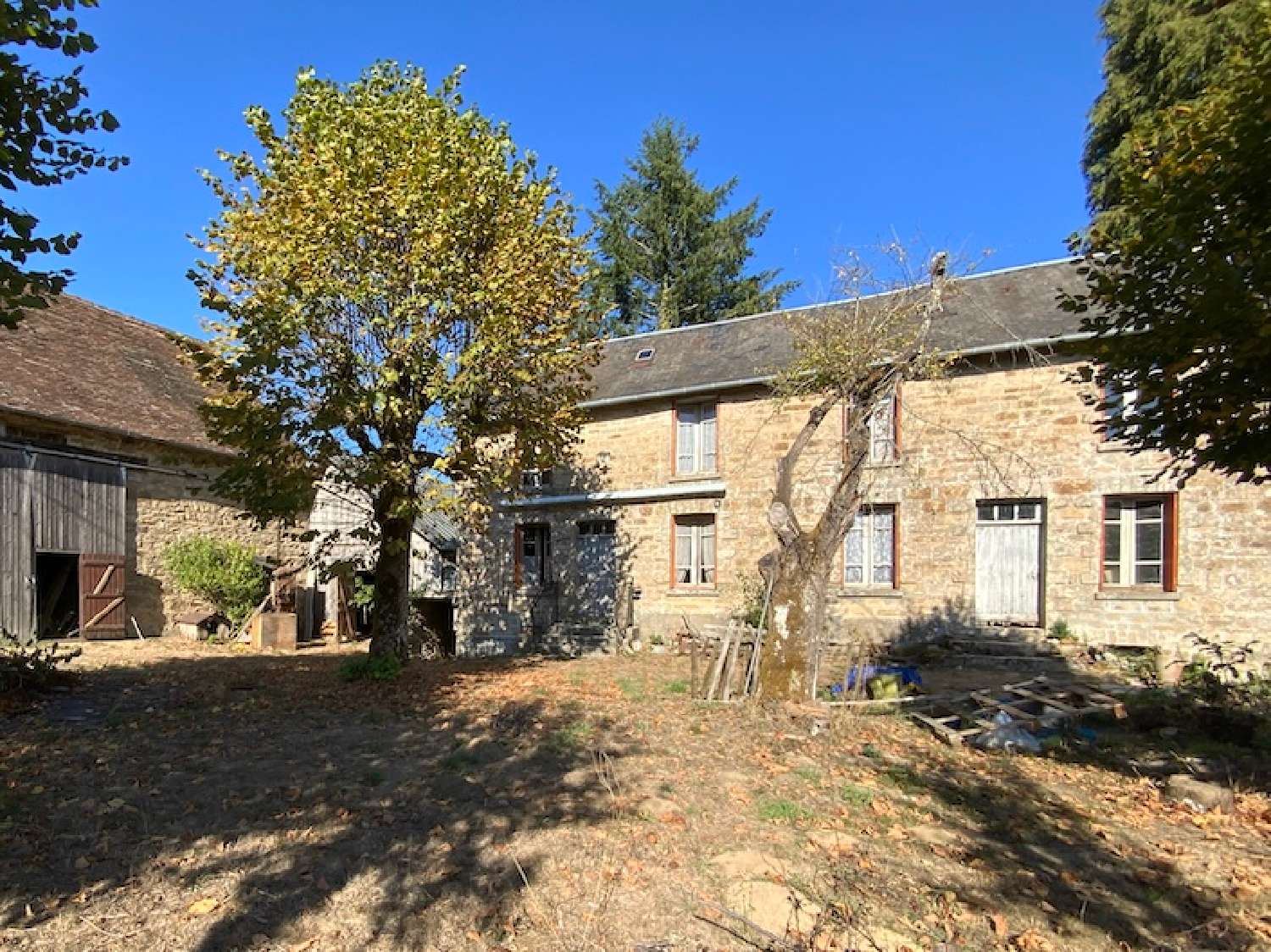  for sale farm Saint-Priest-Ligoure Haute-Vienne 1