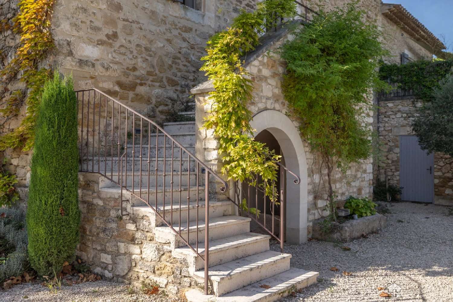  for sale hotel restaurant Oppède Vaucluse 2