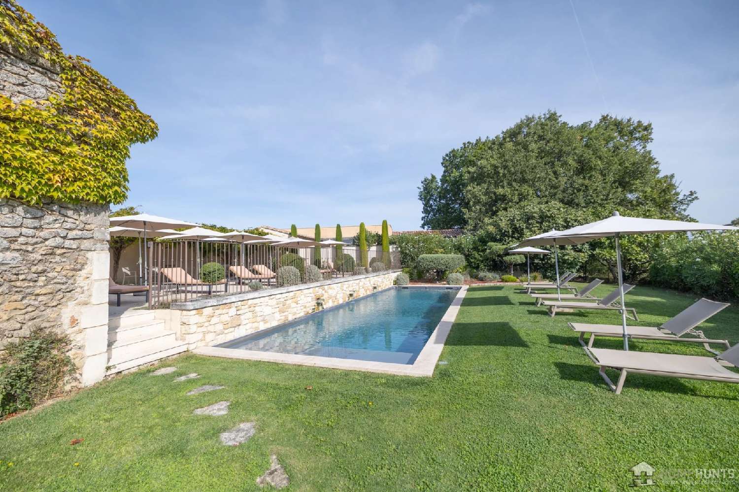  for sale hotel restaurant Oppède Vaucluse 3