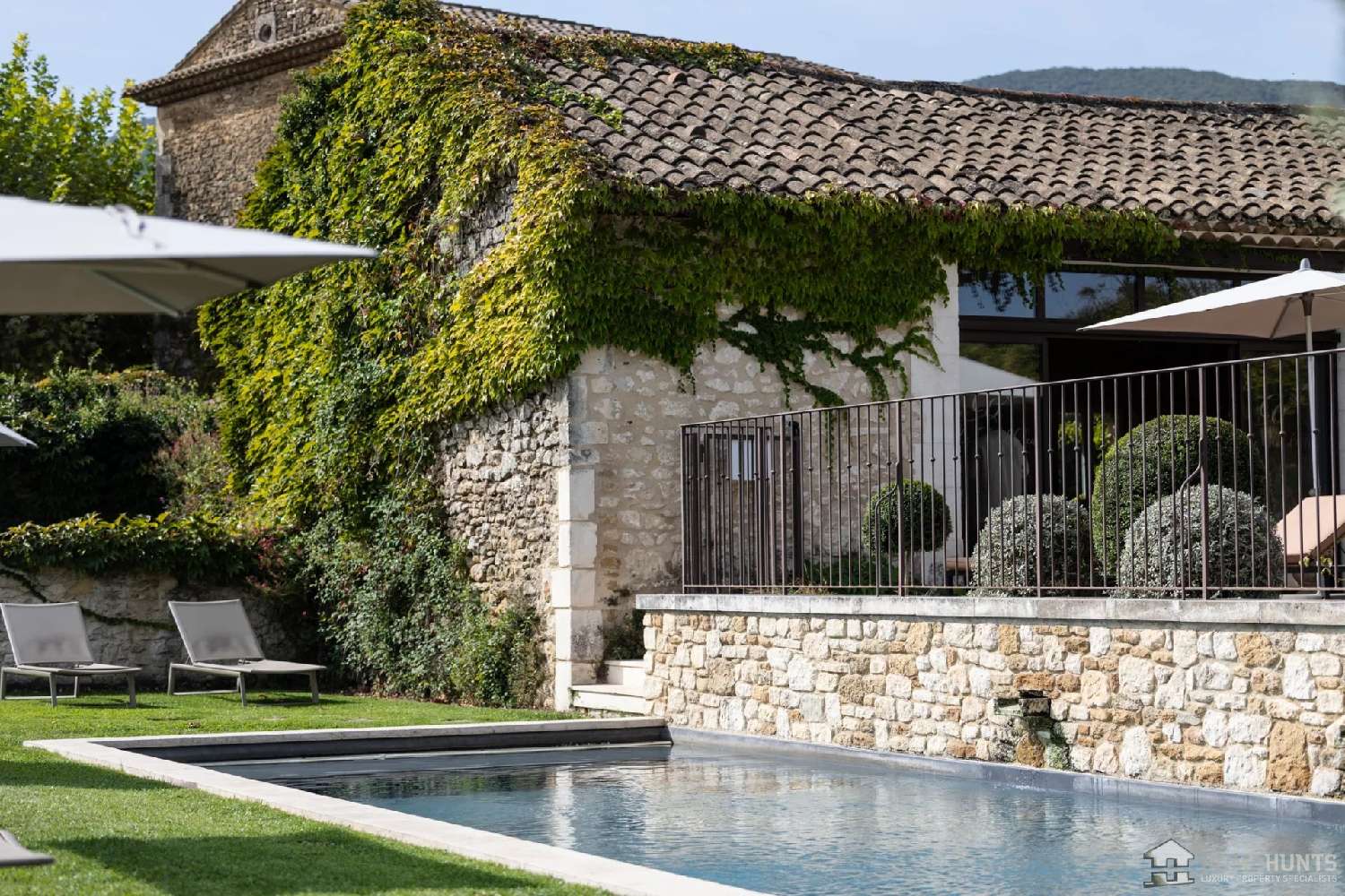  for sale hotel restaurant Oppède Vaucluse 4