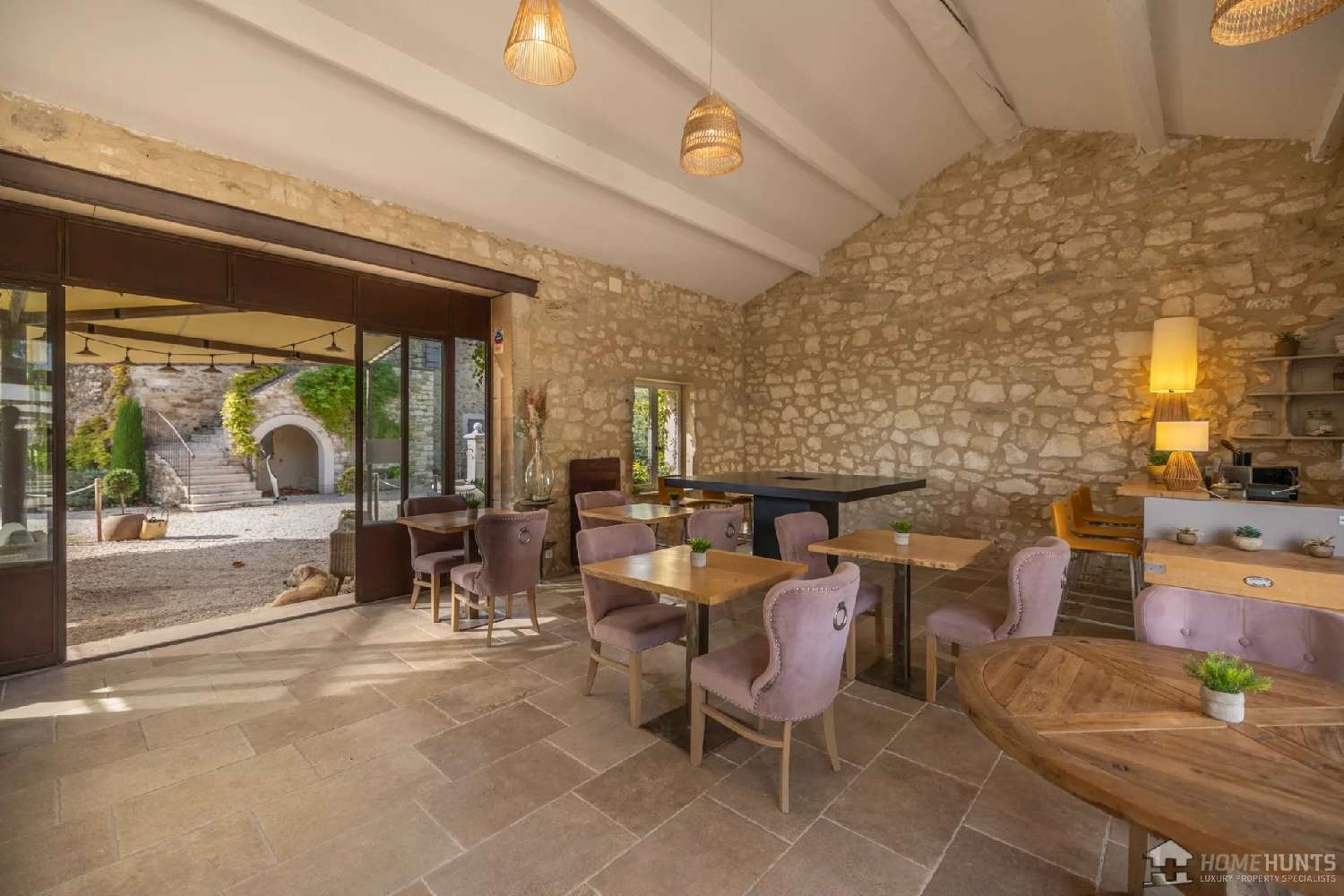  for sale hotel restaurant Oppède Vaucluse 5