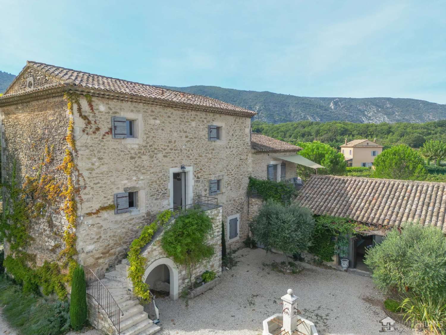  for sale hotel restaurant Oppède Vaucluse 8