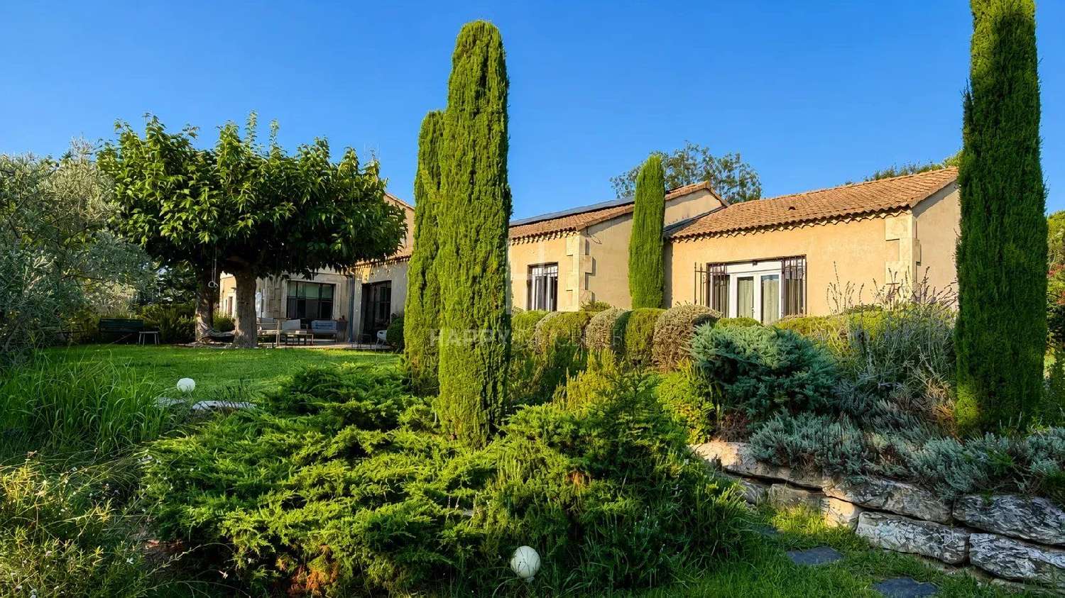  for sale house Fontvieille Bouches-du-Rhône 1