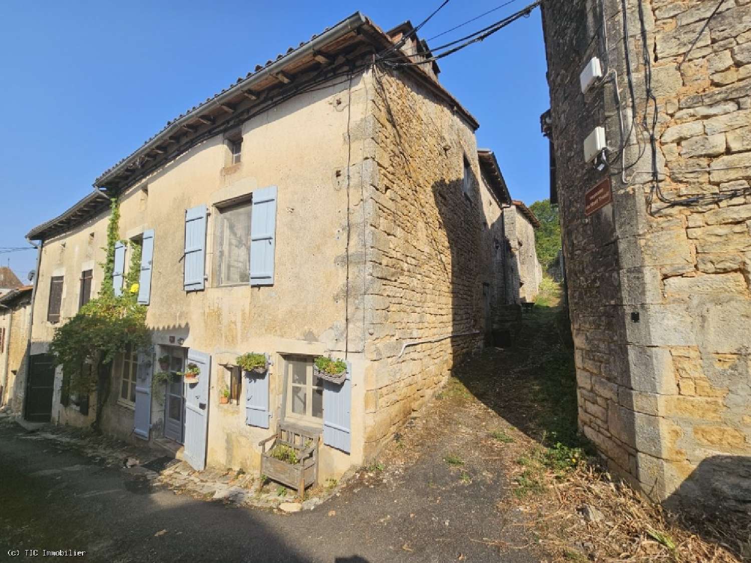  for sale house Nanteuil-en-Vallée Charente 1