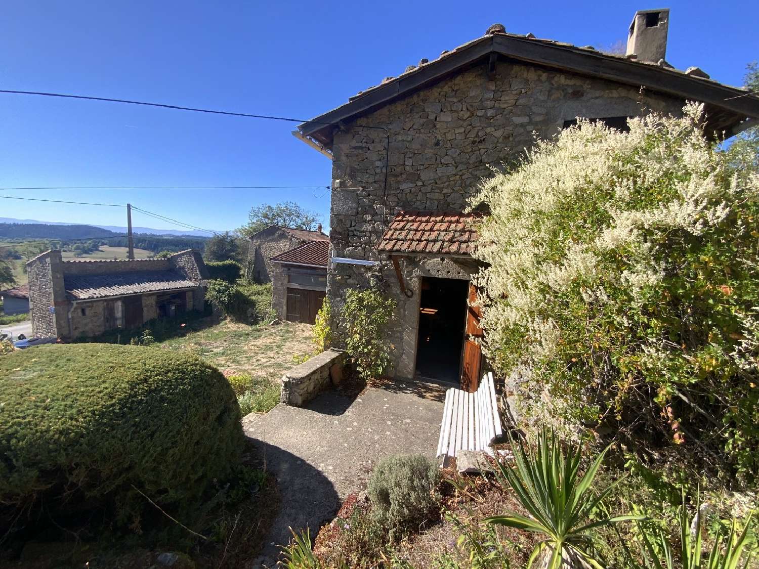 à vendre maison Saint-Genès-la-Tourette Puy-de-Dôme 2