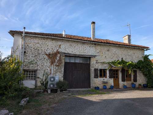 Saint-Laurent-de-Céris Charente huis foto 7419411