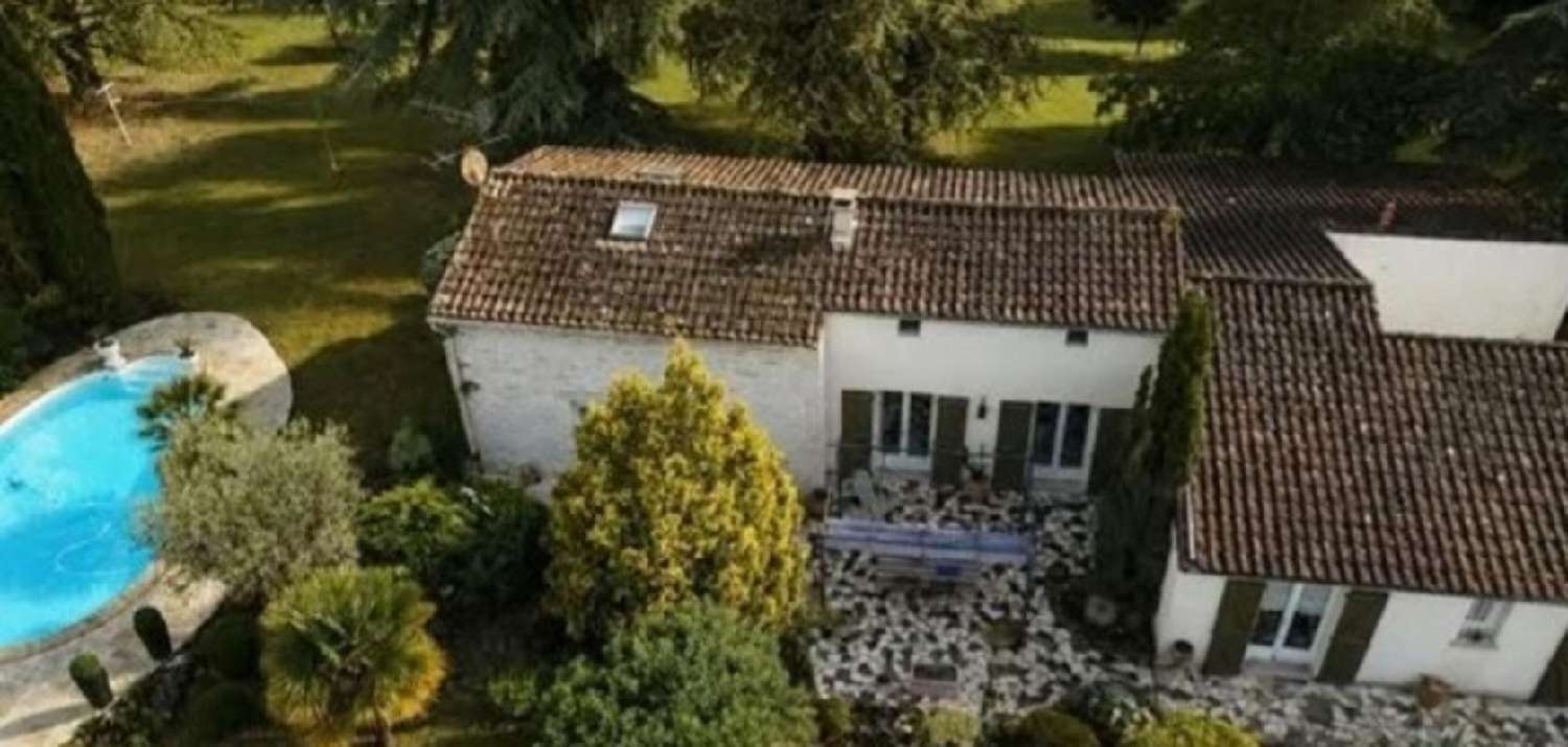 te koop huis Voeuil-et-Giget Charente 1