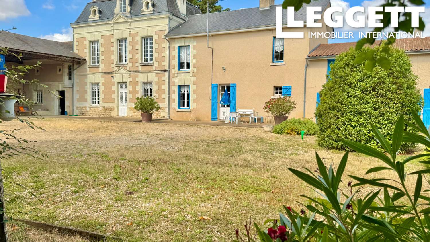 te koop herenhuis Saint-Jean-de-Sauves Vienne 1