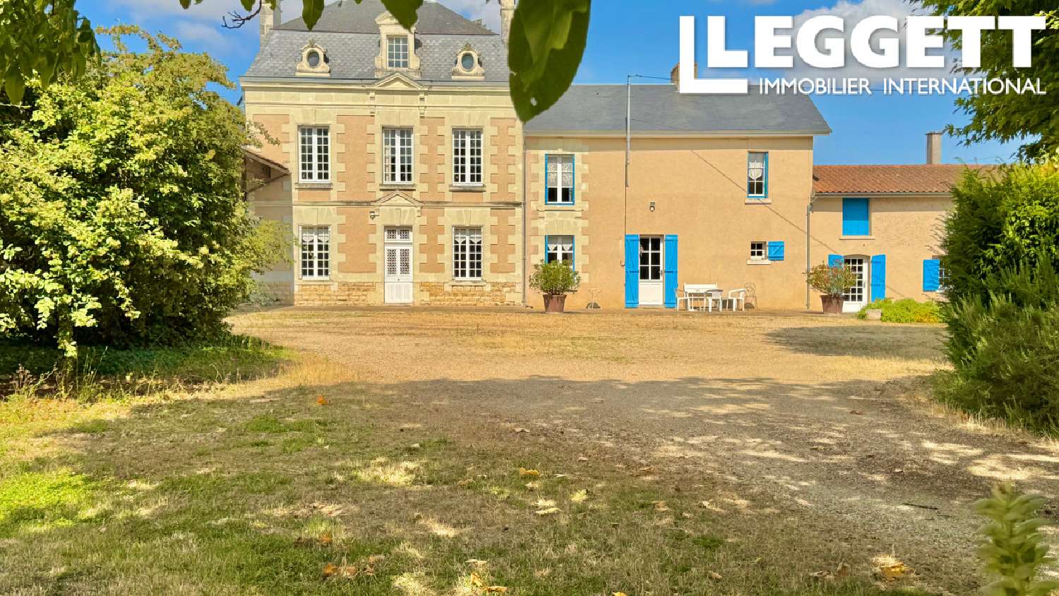 te koop herenhuis Saint-Jean-de-Sauves Vienne 2