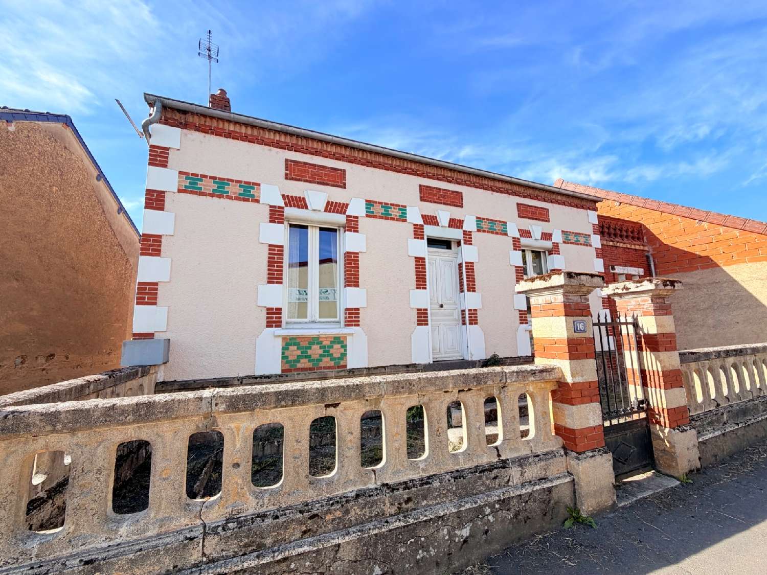 à vendre maison de village Issy-l'Évêque Saône-et-Loire 2