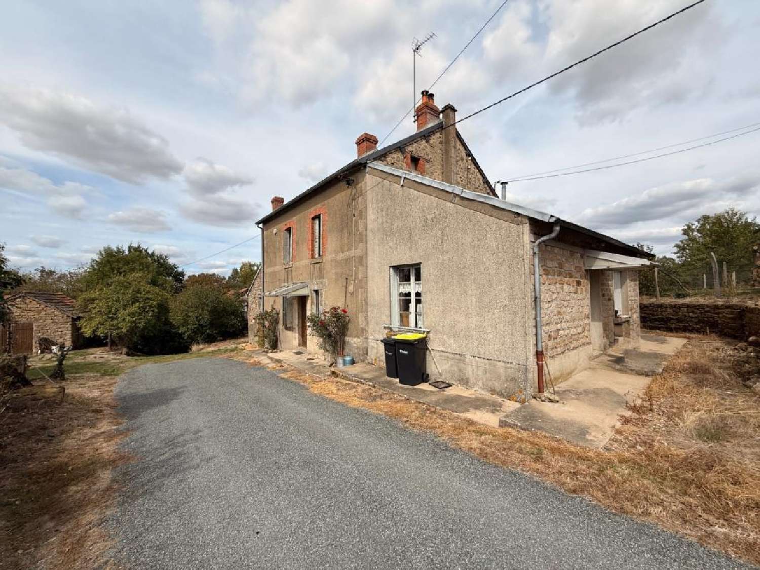  te koop dorpshuis Lafat Creuse 1