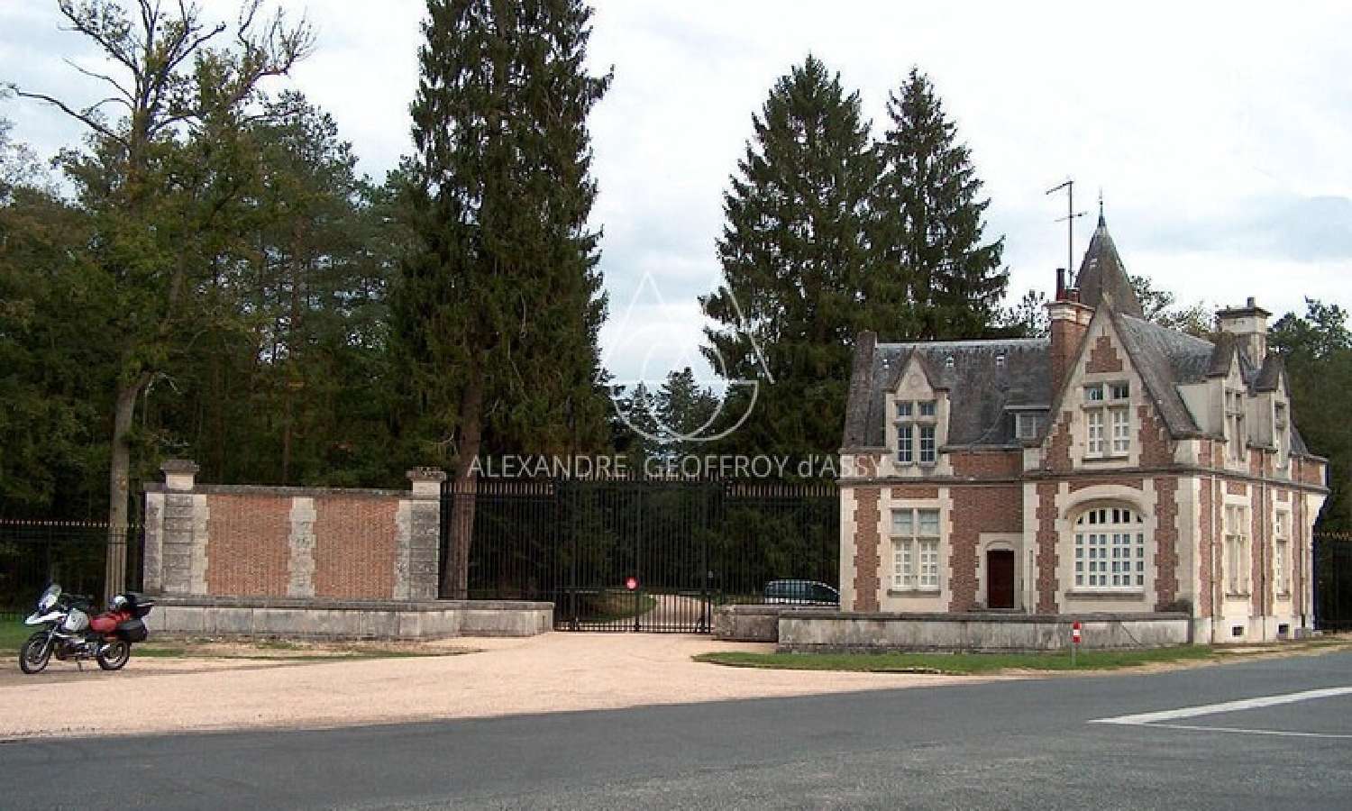  for sale castle Vierzon Cher 3