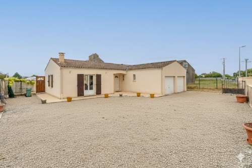 Aulnay Charente-Maritime city house foto 7266285