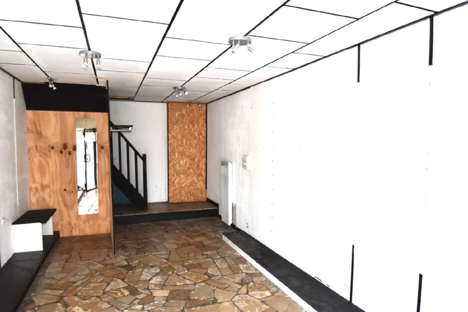  te koop bedrijfsruimte/ kantoor Chauffailles Saône-et-Loire 2