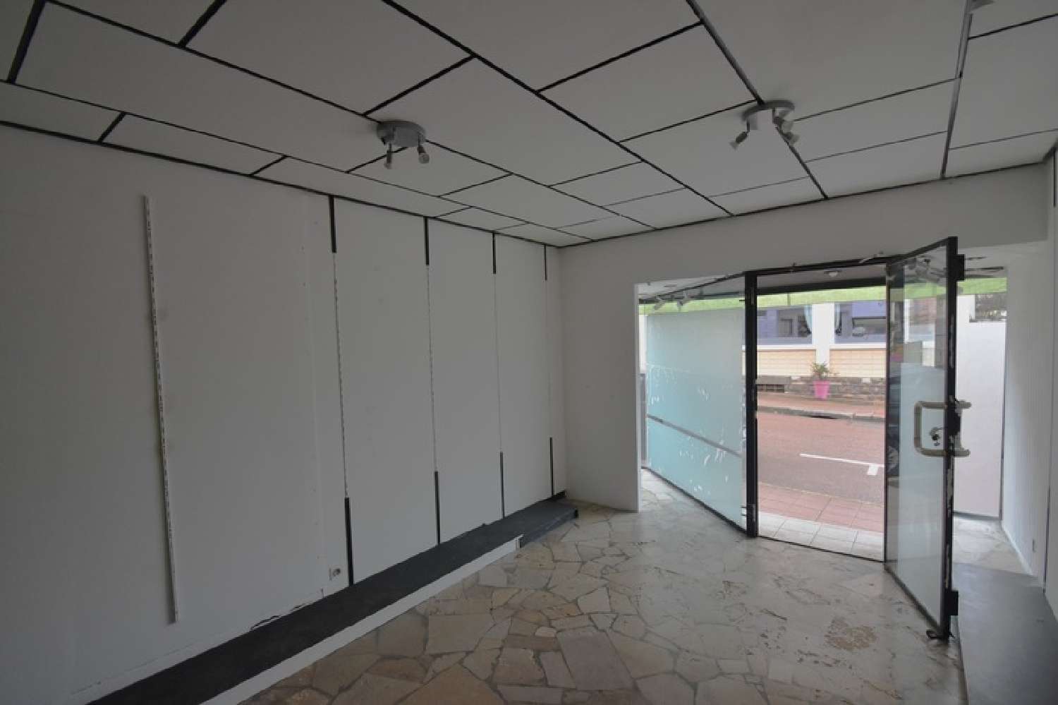  te koop bedrijfsruimte/ kantoor Chauffailles Saône-et-Loire 3