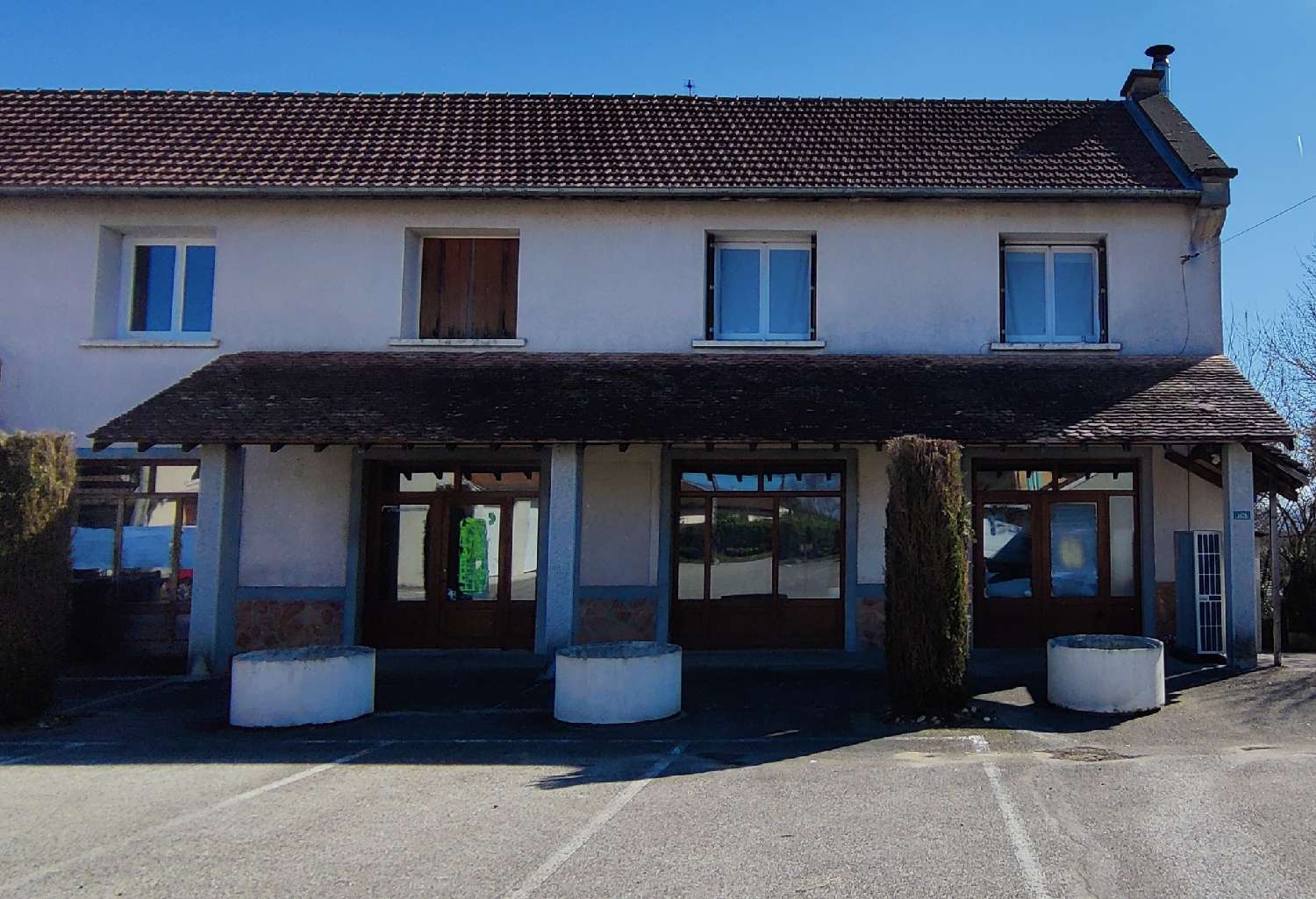  te koop bedrijfsruimte/ kantoor Curtin Isère 1