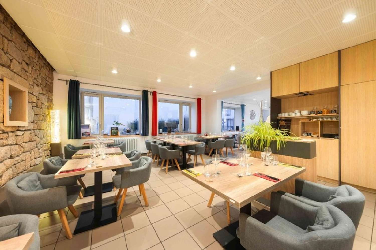 te koop bedrijfsruimte/ kantoor Pontaumur Puy-de-Dôme 4