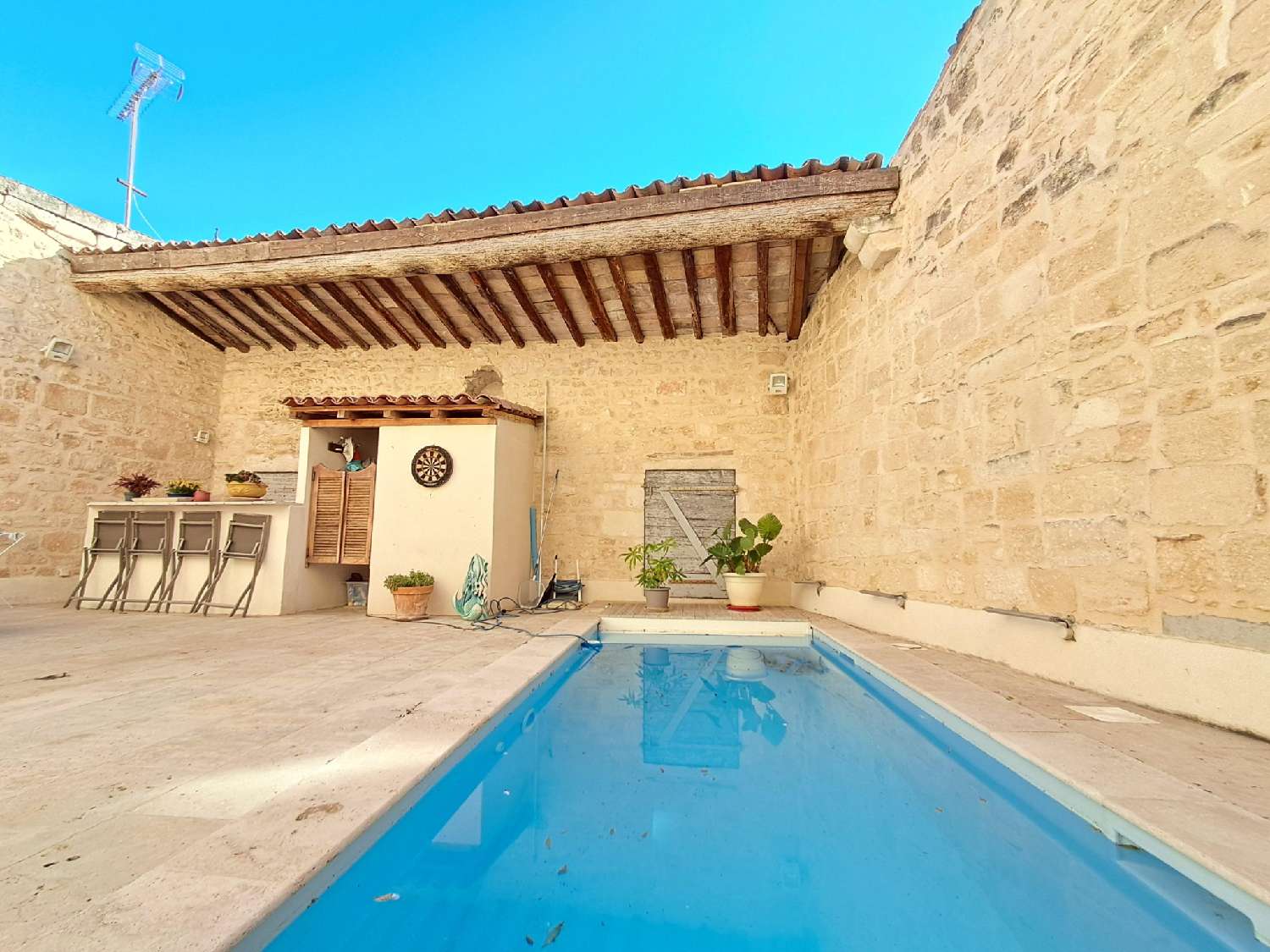 for sale hotel restaurant Saint-Gilles Gard 3