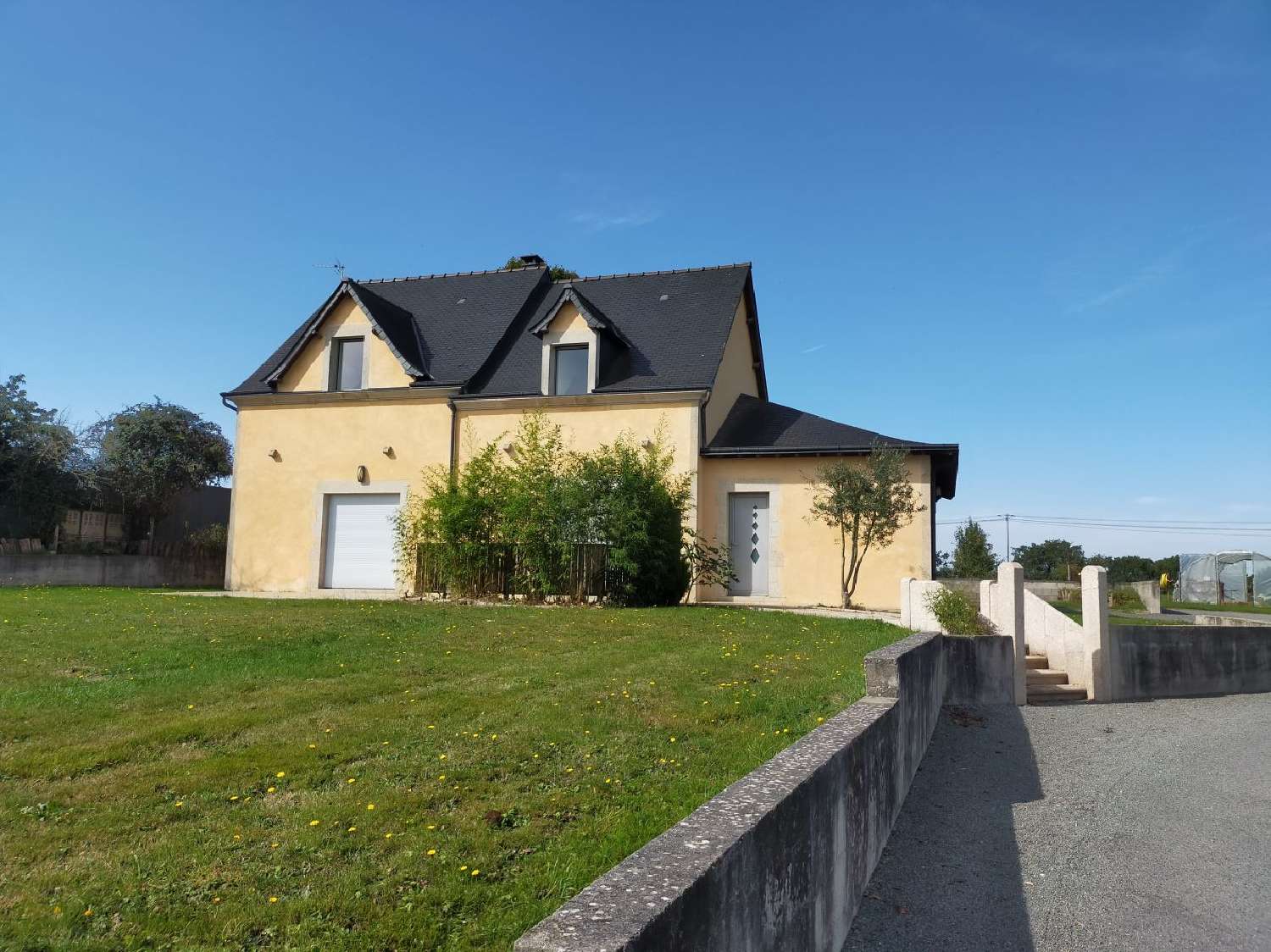  à vendre maison Courcité Mayenne 1