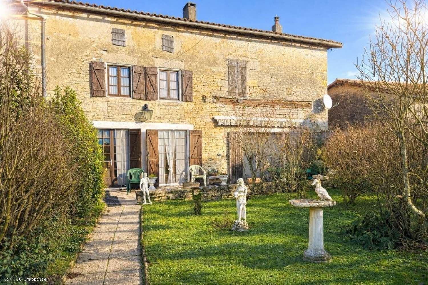 te koop huis Ruffec Charente 1